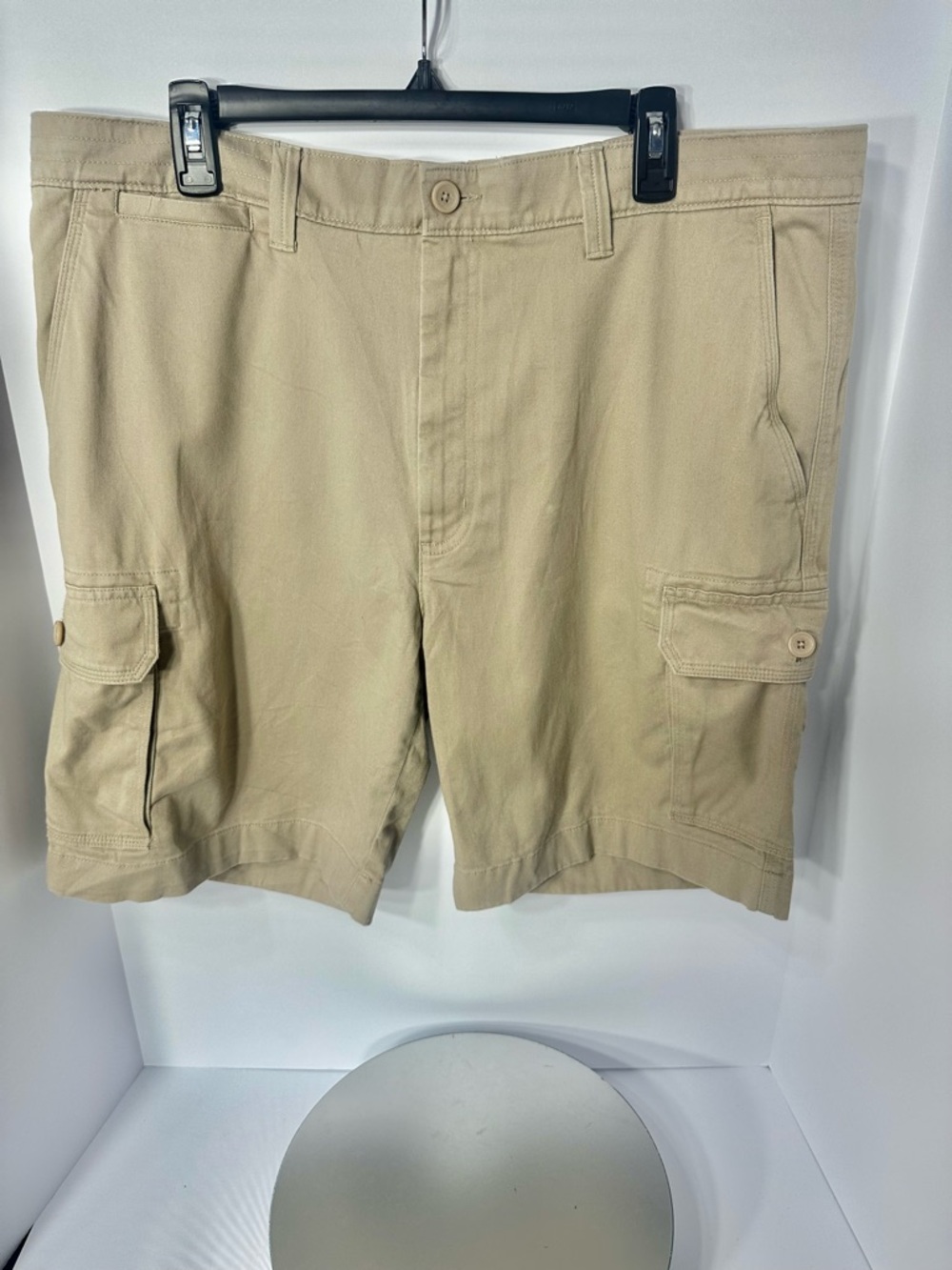 Roundtree & Yorke Men's Khaki Cargo Shorts size 40 Exellent condition